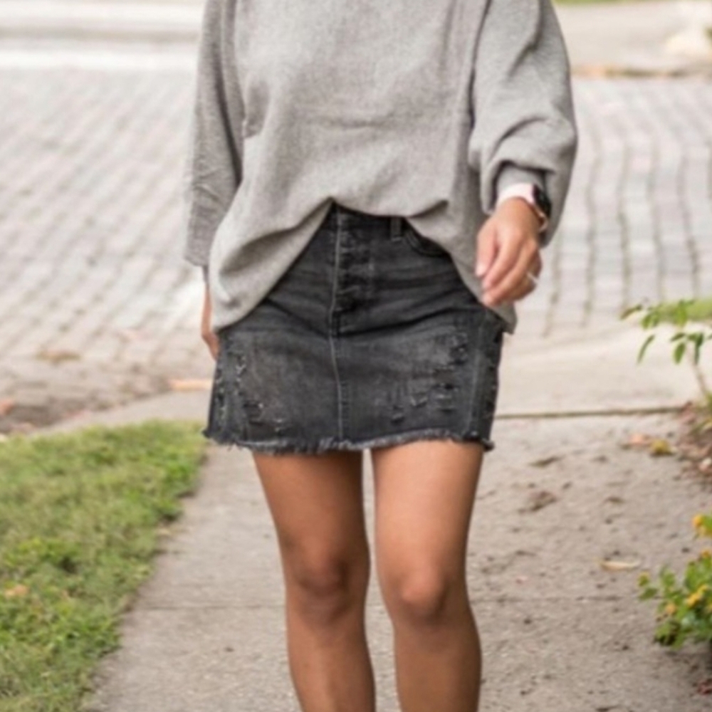 NWT Vervet by VICI Bryce Distressed Black Denim Mini Skirt Size Large
